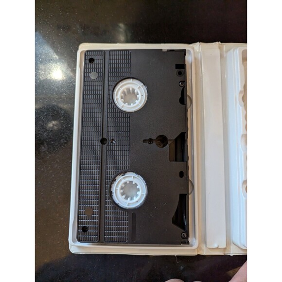 WALT DISNEY'S WINNIE THE POOH  SEASONS OF GIVING VHS - Picture 8 of 9